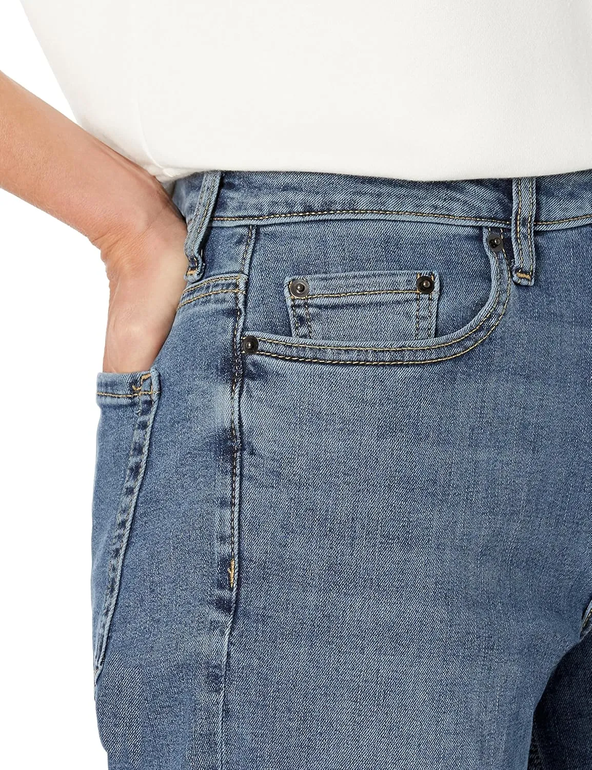 Amazon Essentials Women's High-Rise Relaxed Leg Tapered Ankle Jean